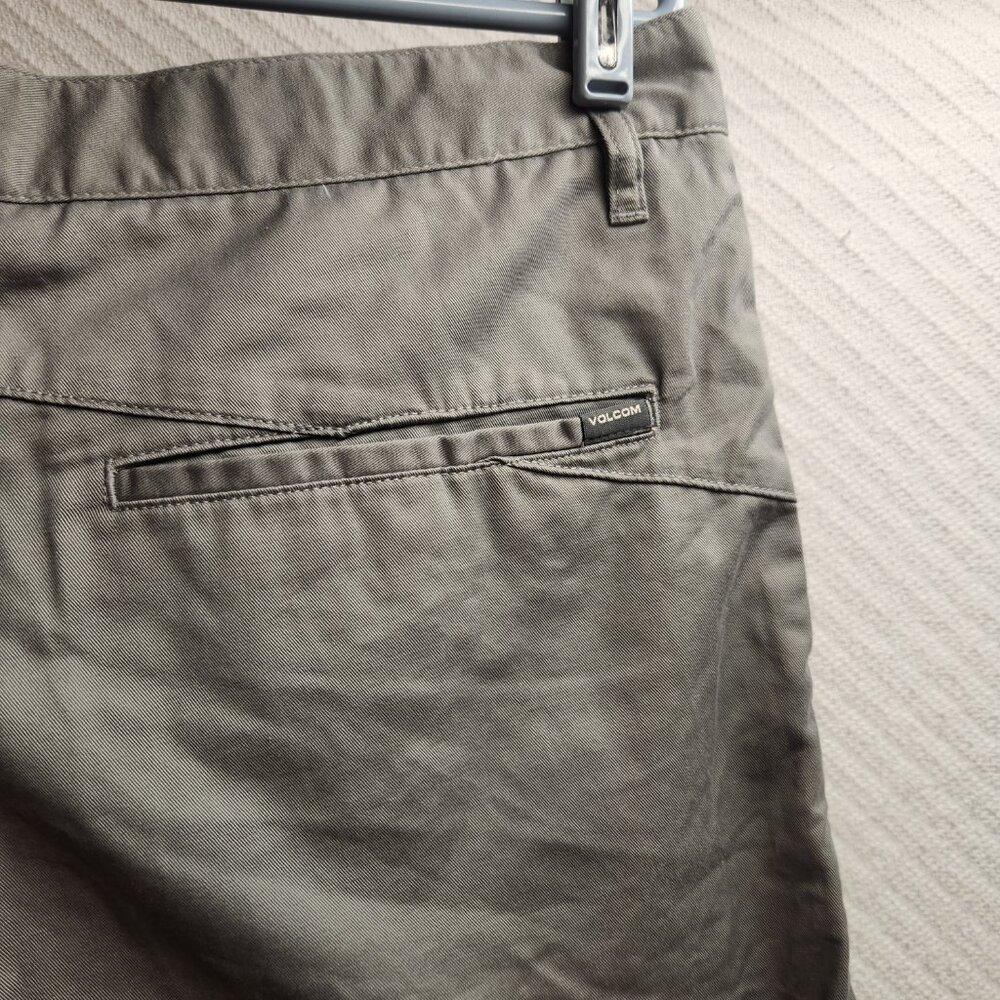 1194 - Volcom 36W Modern Fit Shorts - Picture 8 of 8